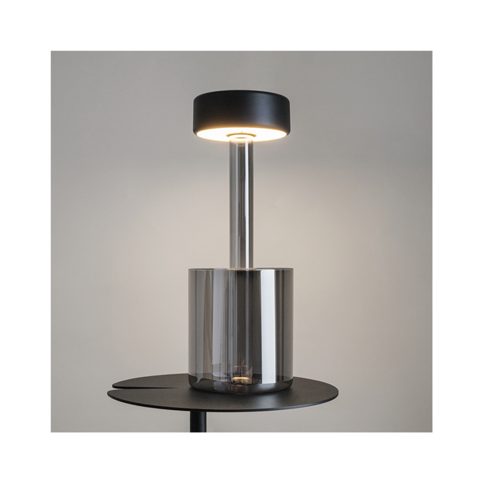 Battery table lamp