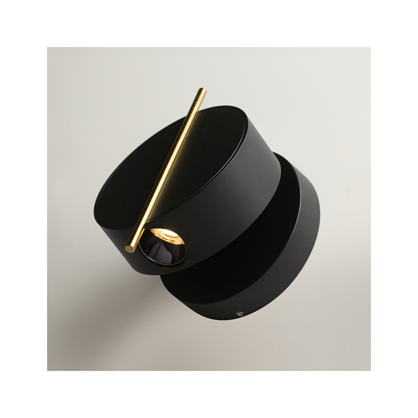 Nuance black.gold wall lamp